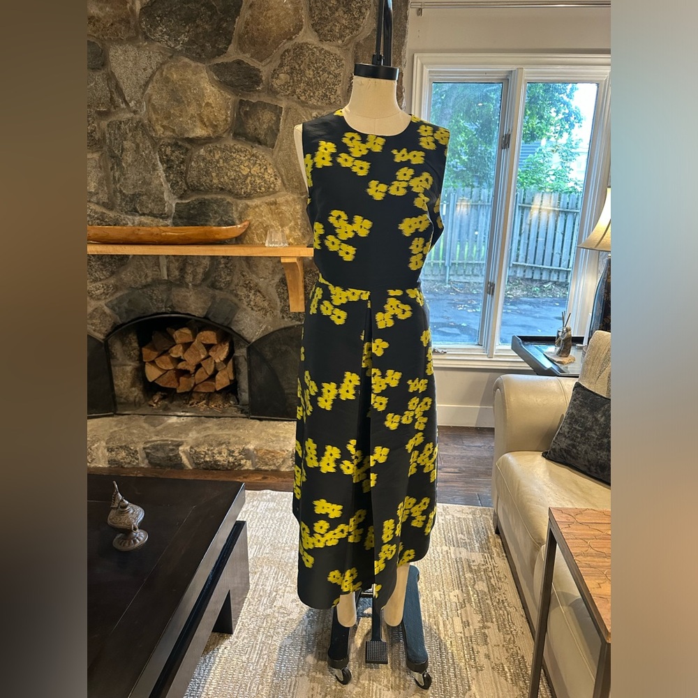 Gorgeous A line dress with pockets